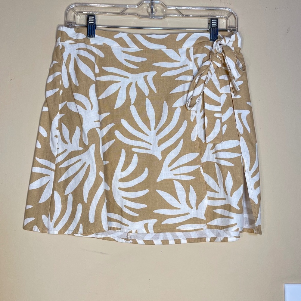 Tan and White Leaf Print Women's Skirt